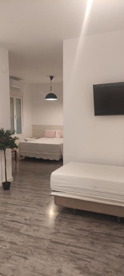 Hostal Petite Maman Madrid Exterior foto