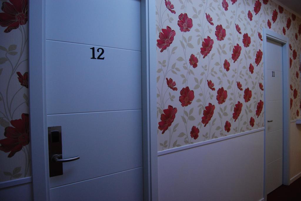 Hostal Petite Maman Madrid Exterior foto