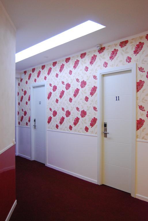 Hostal Petite Maman Madrid Exterior foto