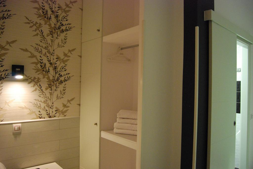 Hostal Petite Maman Madrid Exterior foto