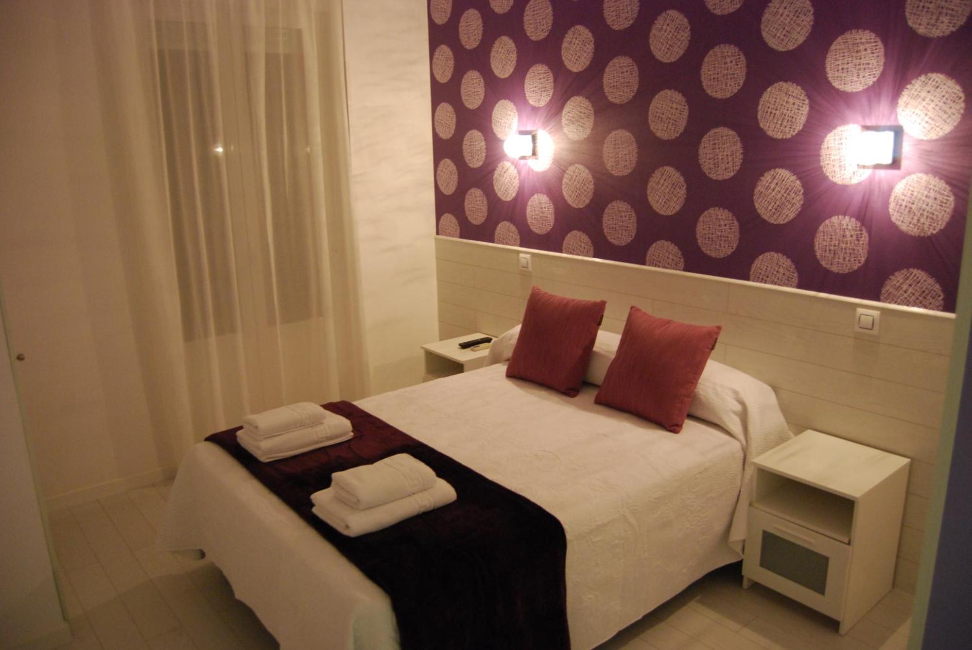 Hostal Petite Maman Madrid Exterior foto