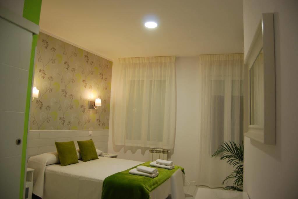 Hostal Petite Maman Madrid Exterior foto